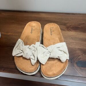 EUC Bow Tie Sandals